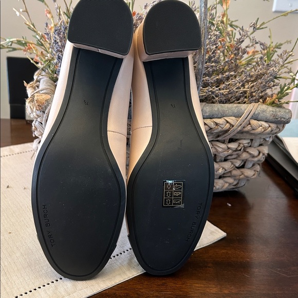 Tory Burch Pumps Size 7 1/2 NWOT - Picture 7 of 9